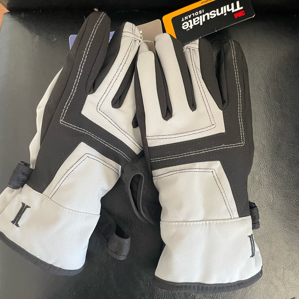 NEW Boys Igloo Black and Gray 3M Insulated Gloves Size L-XL